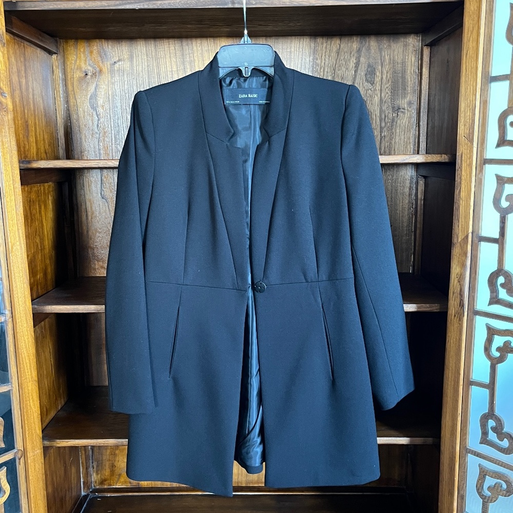 Zara (M) black, spring/fall blazer, one button, with pockets, EUC, black.